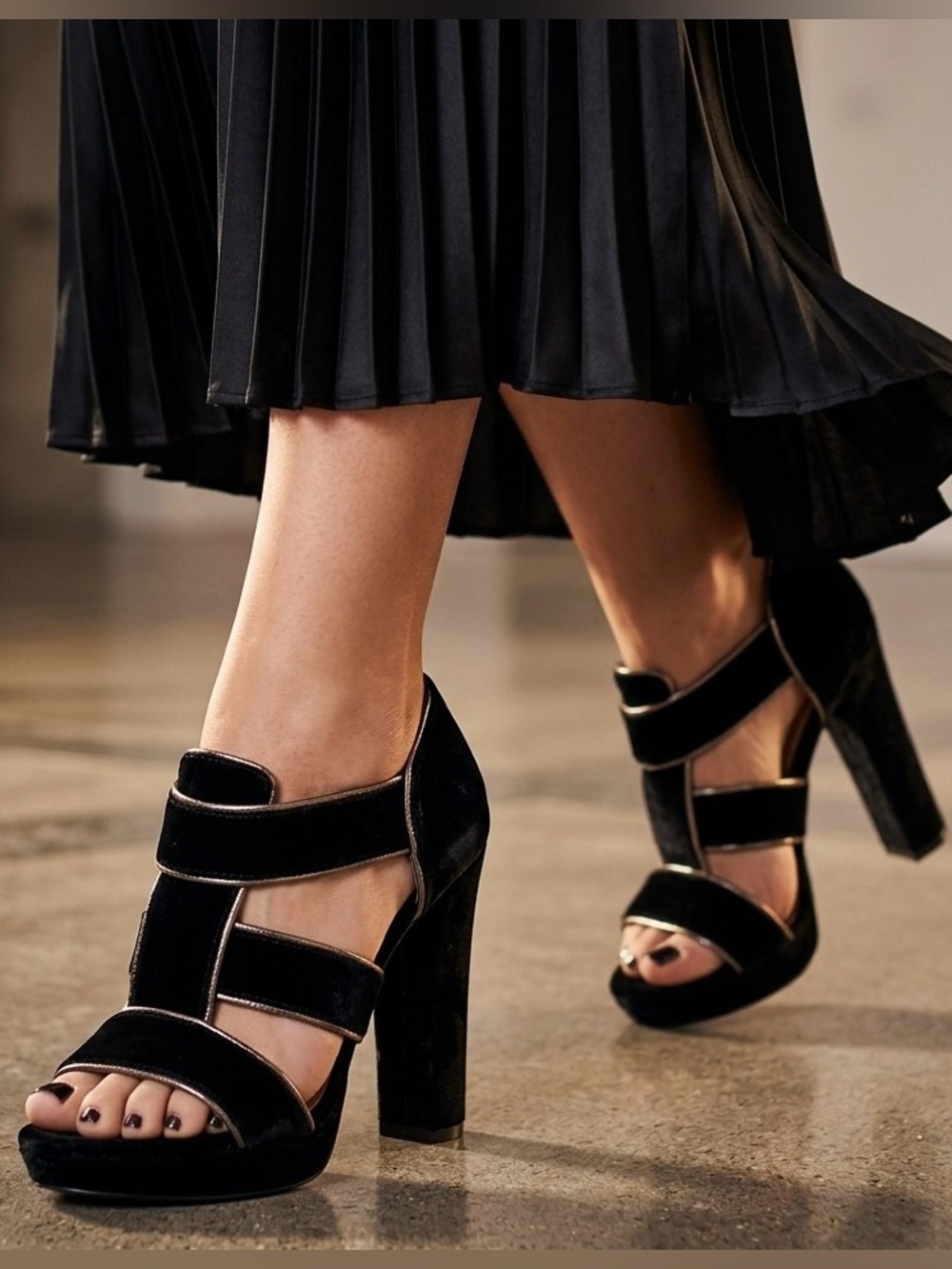 CLEARANCE🎉🎉🌹NEW Tory heels in box